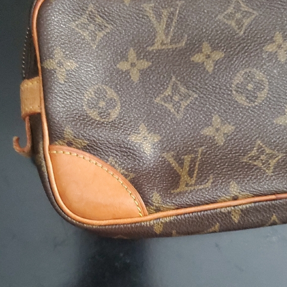 Louis Vuitton Monogram Toiletry Bag in Brown and Tan - Picture 3 of 13